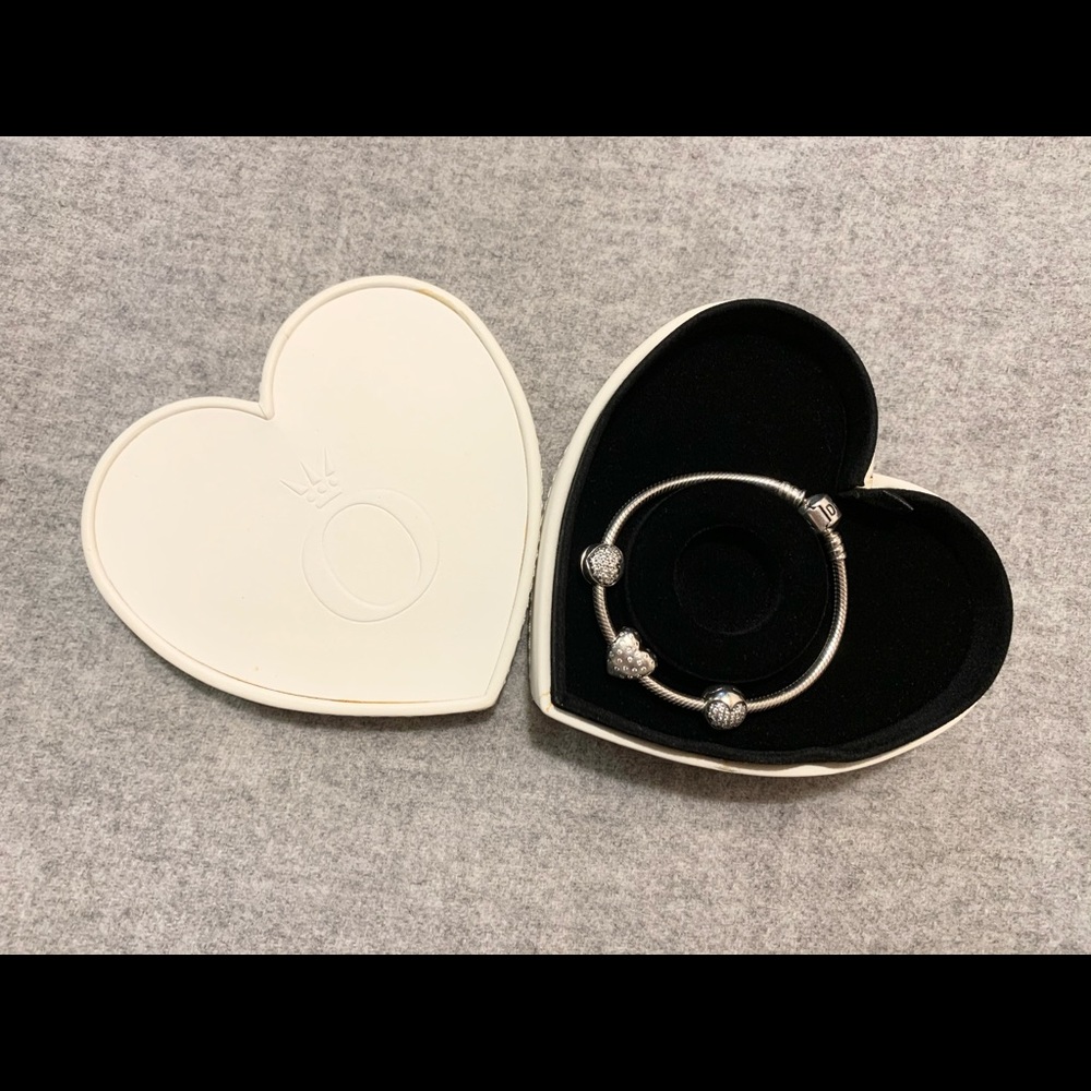 PANDORA Valentine’s Day Bracelet Gift Set